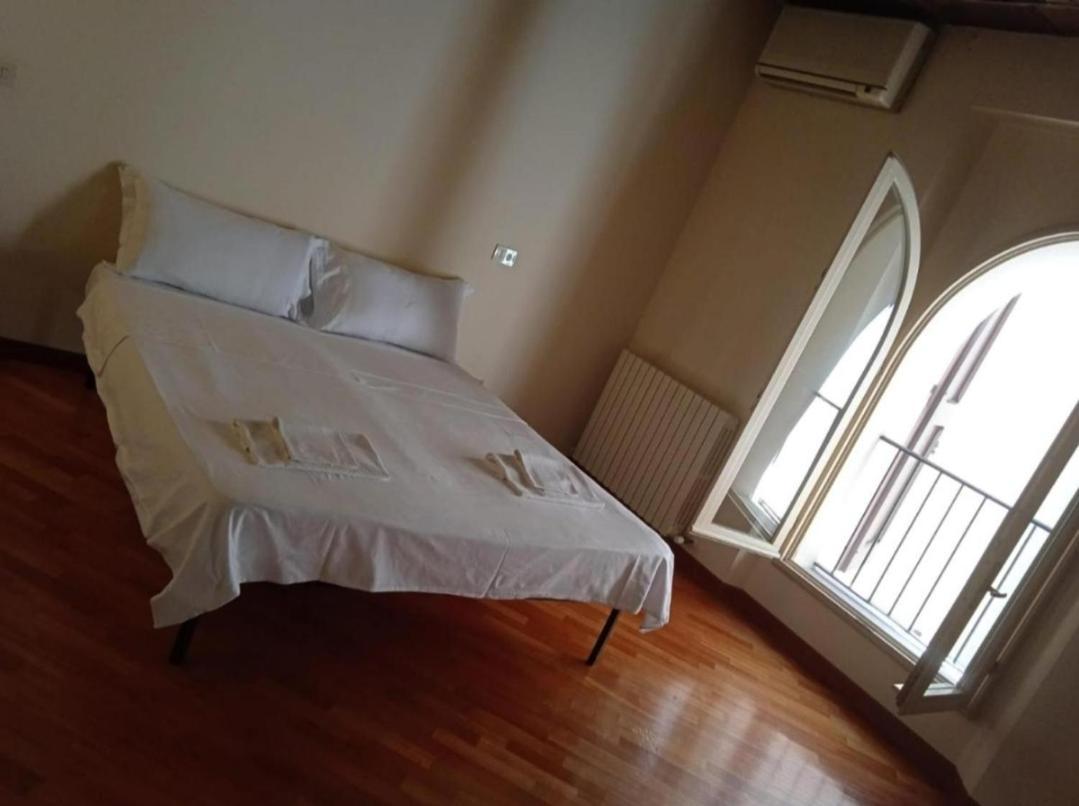 De' Pepoli Apartments โบโลญญา ภายนอก รูปภาพ